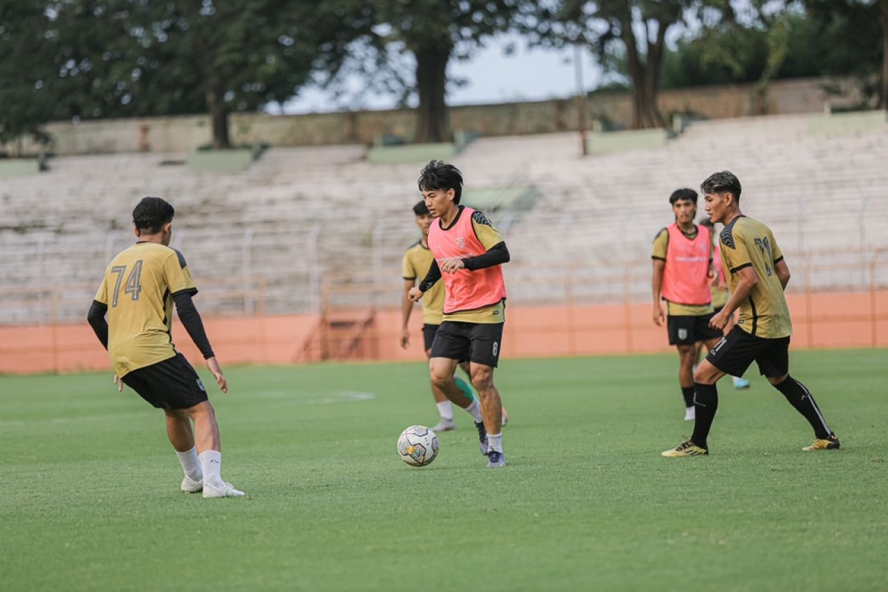 Persebaya Gelar Latihan Siang Terik, Demi Apa?