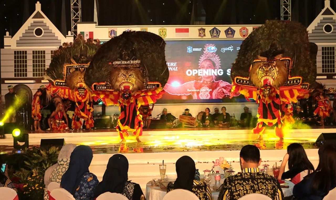 Kemeriahan Opening Night Surabaya Cross Culture