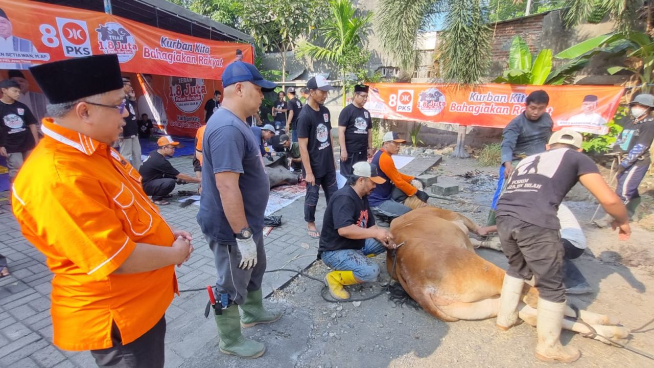 PKS Jatim Bagikan Ratusan Ribu Paket Kurban, Pengaplikasian Visi Partai
