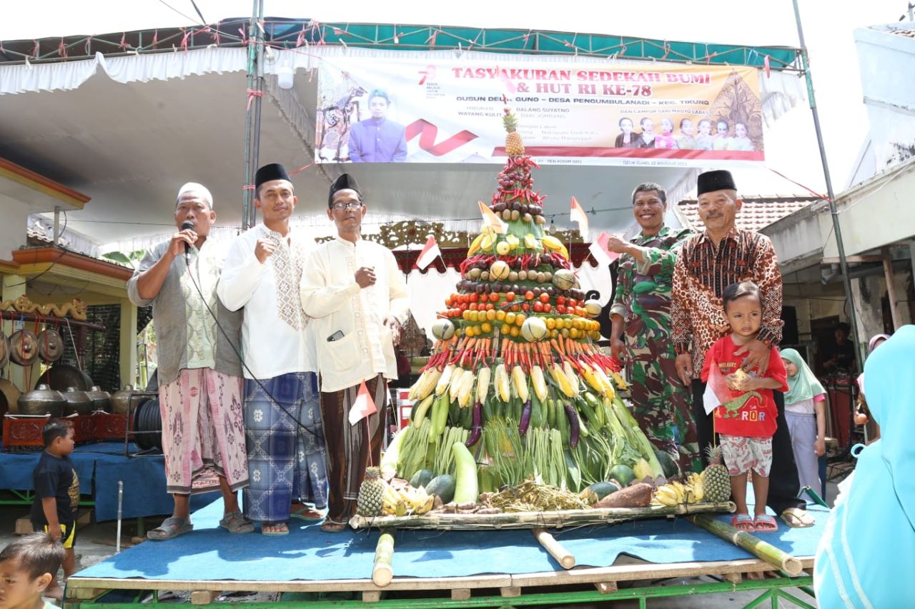Babinsa Tikung Lamongan Turut Jaga Kearifan Lokal Budaya