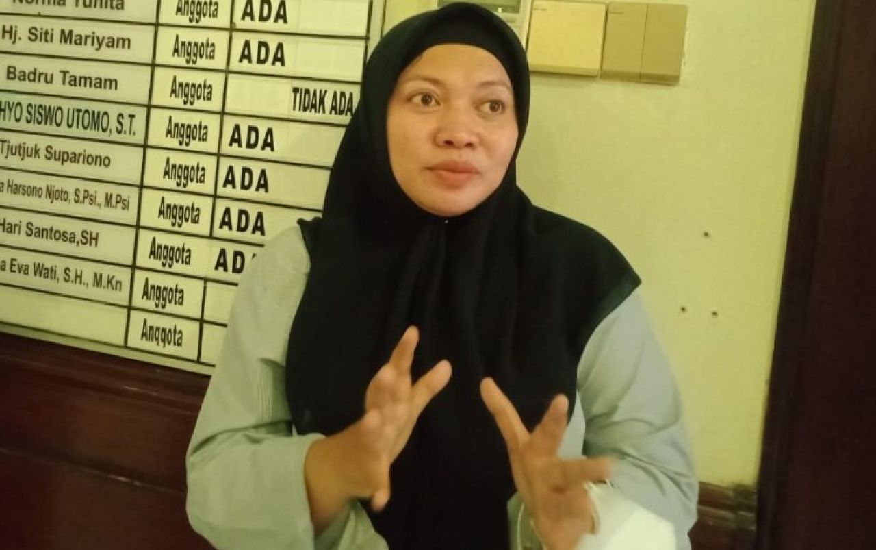 Ketua Komisi D DPRD Kota Surabaya Khusnul Khotimah