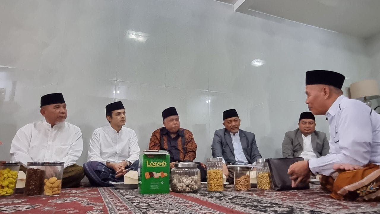 Presiden PKS dan Ketua PKS Jatim Ngaji dengan Ketua PWNU KH Marzuki Mustamar