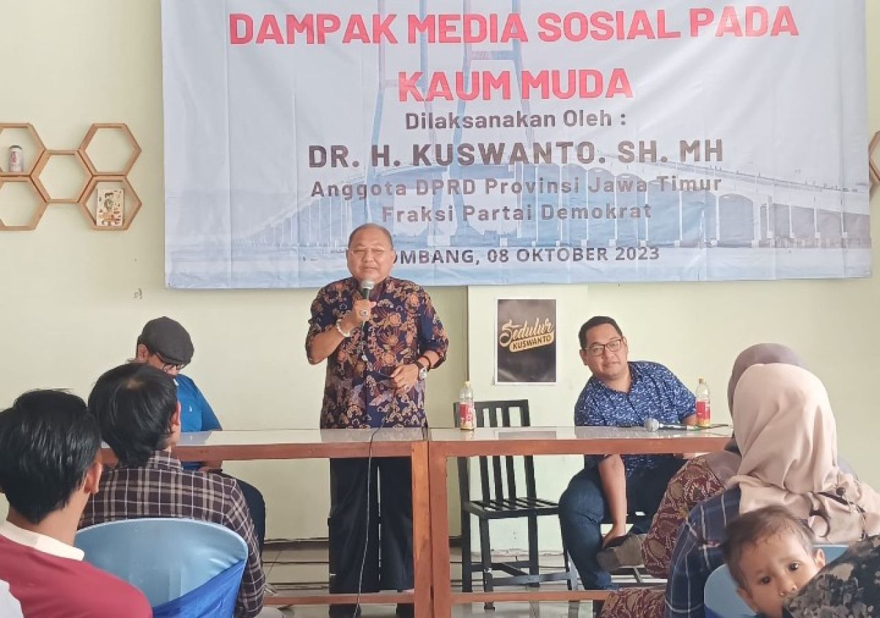 Kuswanto Beber Dampak Positif dan Negatif Medsos pada Warga Peterongan Jombang