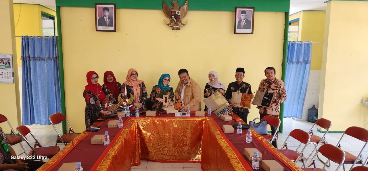 Kunjungan Komisi E DPRD Jatim ke Panti Tresna Werda (PTW) Dinas Sosial di Tulunggagung. (Foto: ist)
