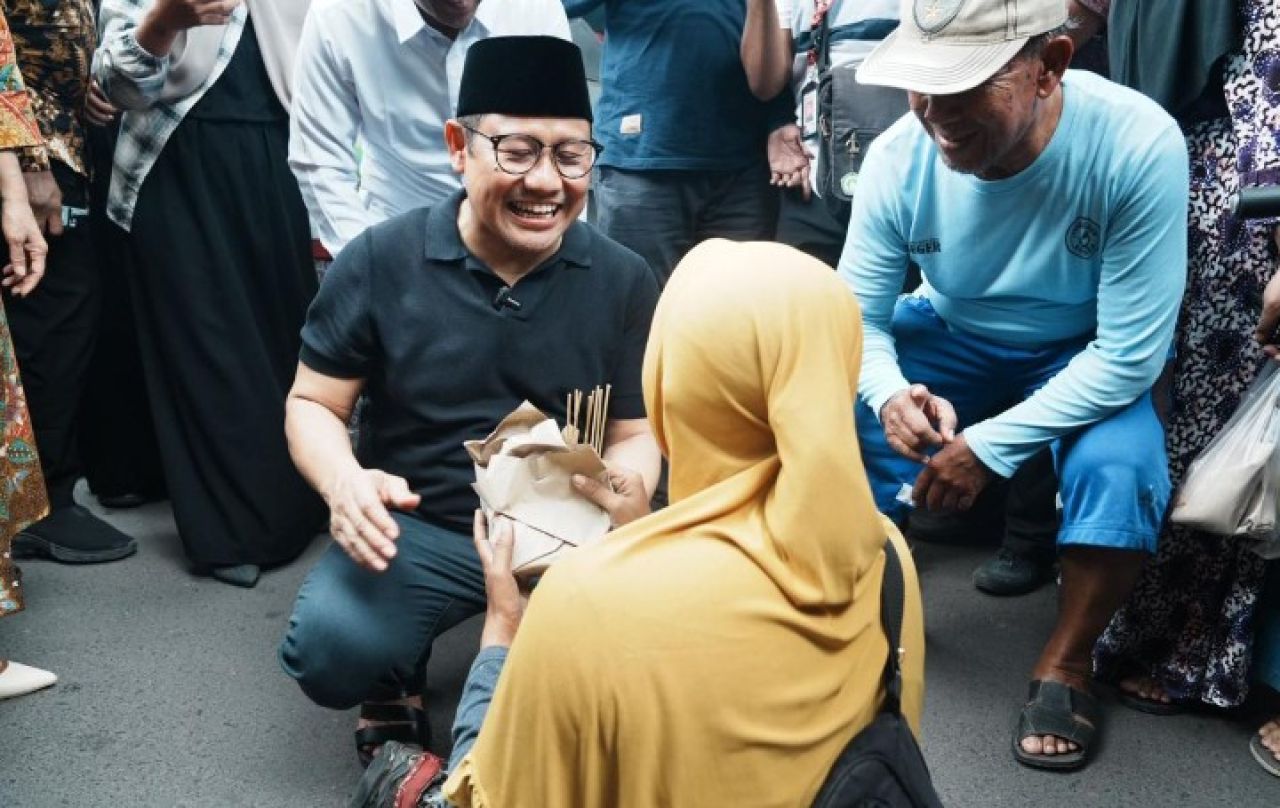 Cak Imin Borong Dagangan di Pasar Citra Niaga Jombang untuk Dibagi-bagikan