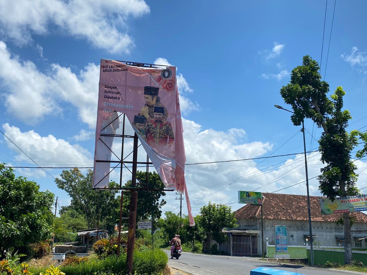 Gus Fawait Maafkan Perusak Baliho di Jember, LSN Diminta Sholawati Saja