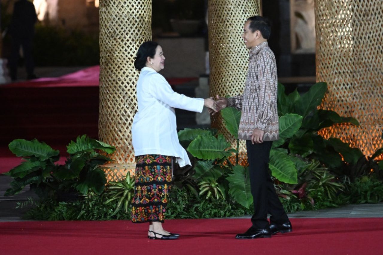 Pertemuan Jokowi dan Puan Maharani di acara WWF 2024 . (Foto: Biro Pers DPR RI)