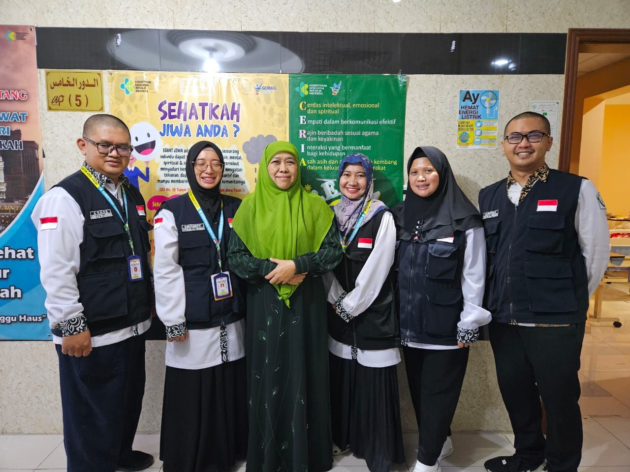 Khofifah Kunjungi Jamaah Haji Sakit di KKHI Mekkah