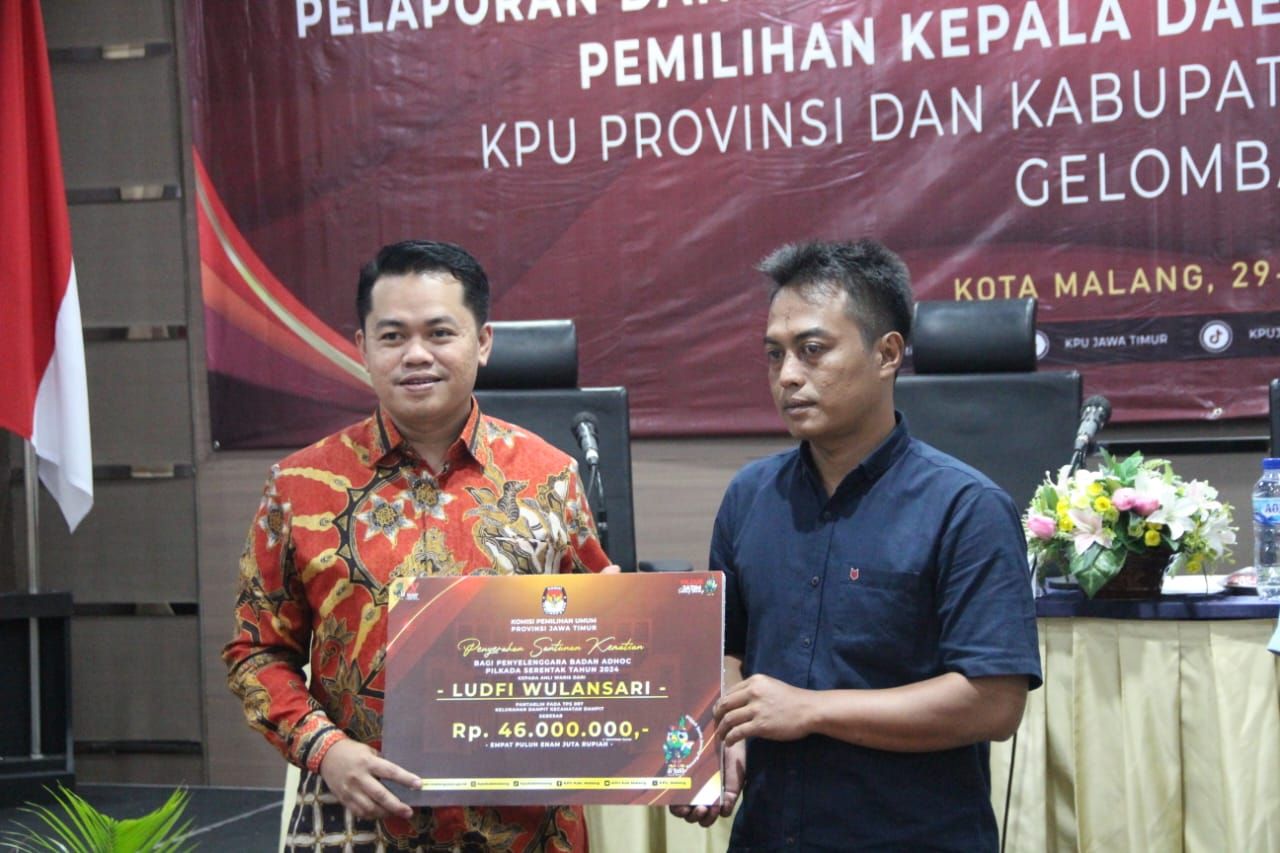 KPU Jatim Beri Santunan Kepada Ahli Waris Pantarlih yang Meninggal Dunia
