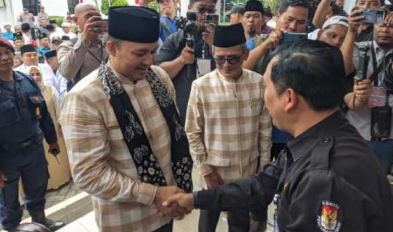 Pasangan Mas Rusdi Sutejo dan Gus Shobih Asrori Daftarkan ke KPU Pasuruan