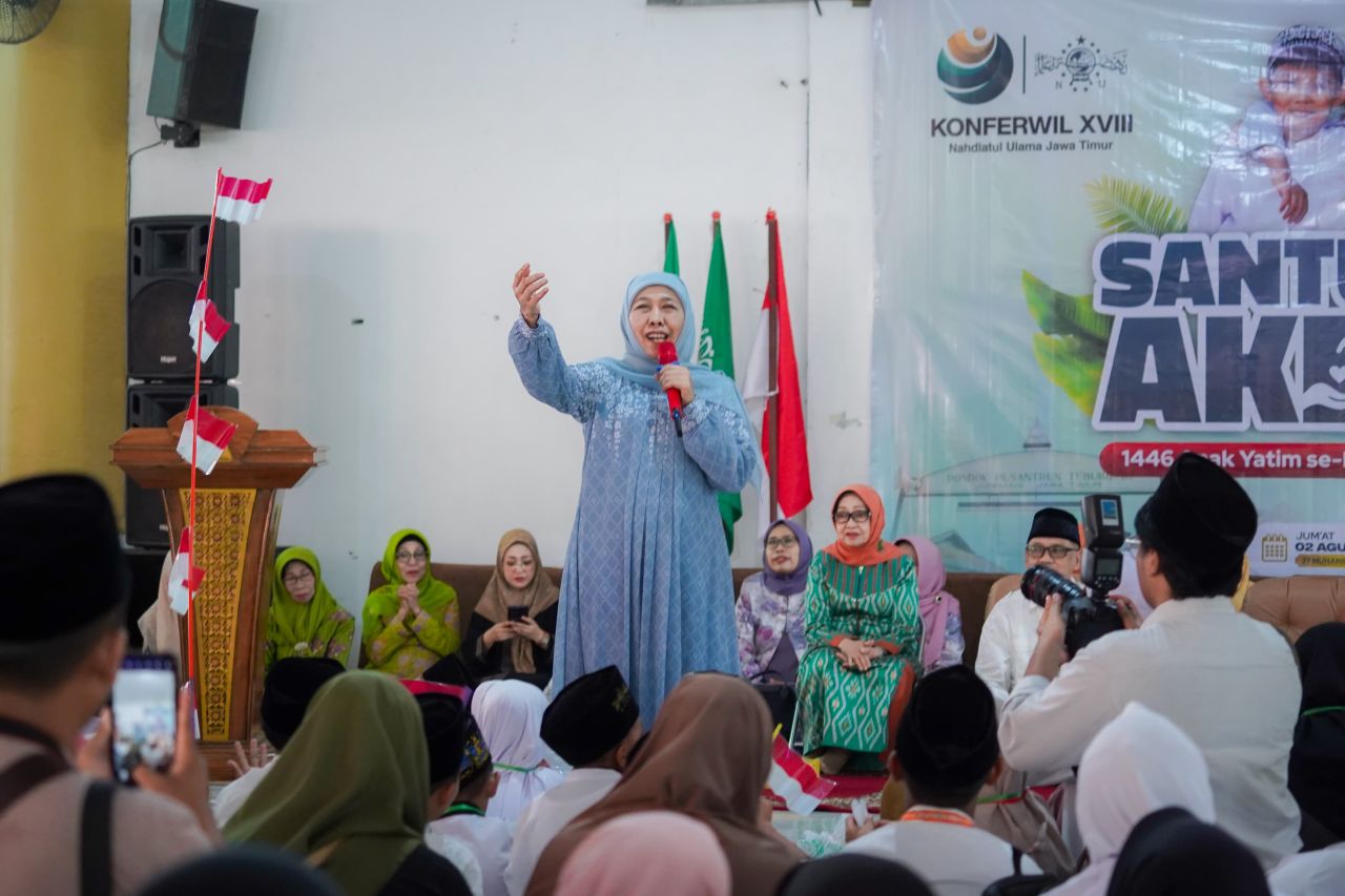 Wejangan Khofifah pada 1.446 Anak Yatim di Konferwil NU ke-18