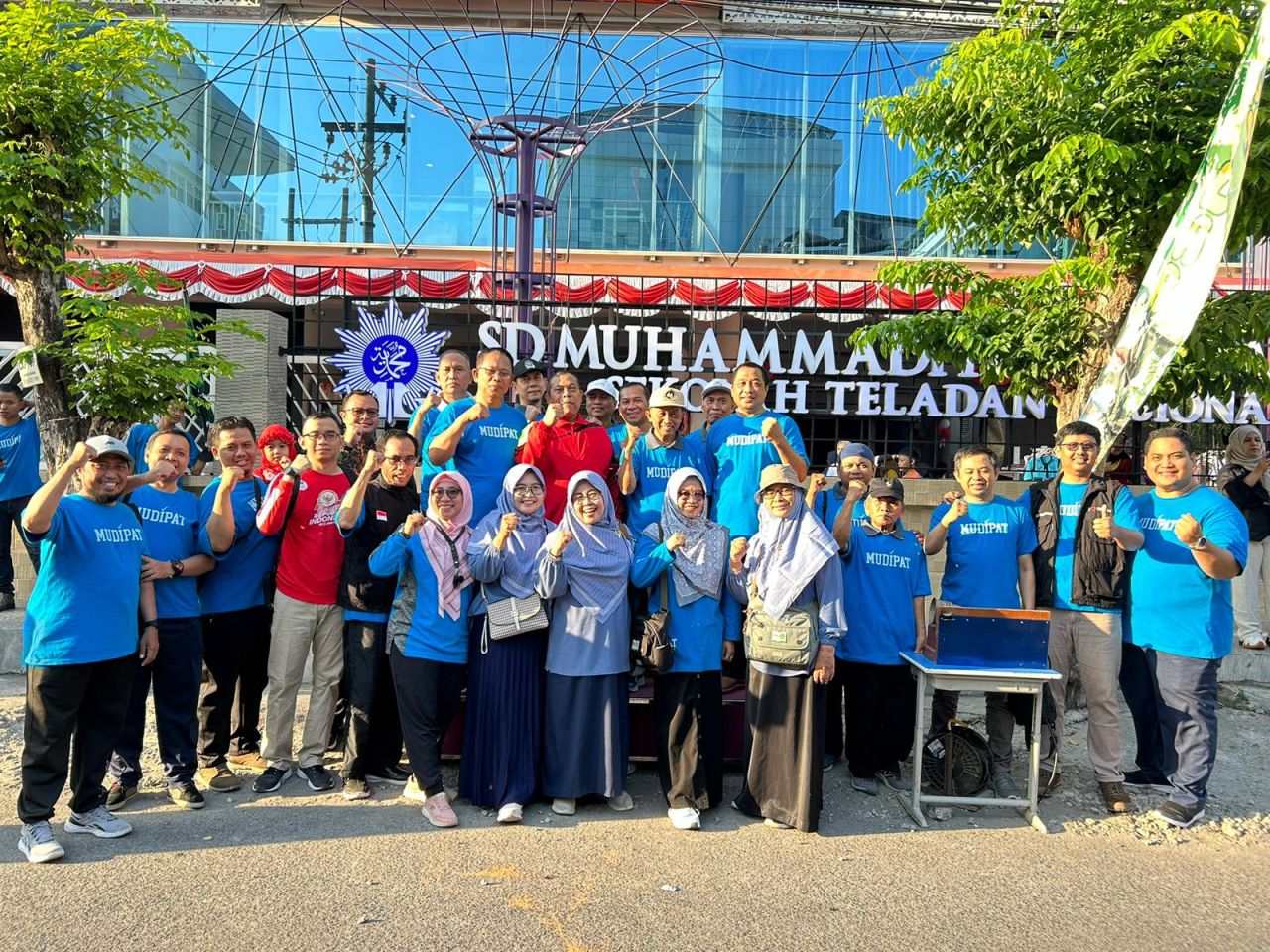 Mudipat Pecahkan Rekor Muri Sedekah 79.000 Botol Plastik