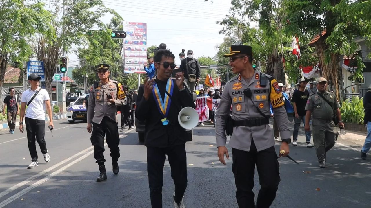 Pimpin Pengamanan Demo, Kapolres Pasuruan Kota Tekankan Pendekatan Humanis