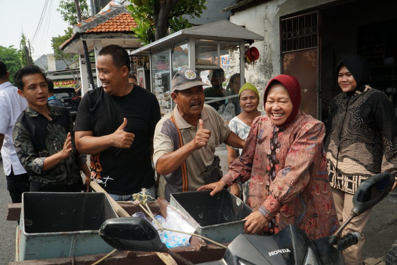Dagangan Diborong, Penjual Gorengan Doakan Risma jadi Gubernur Jatim