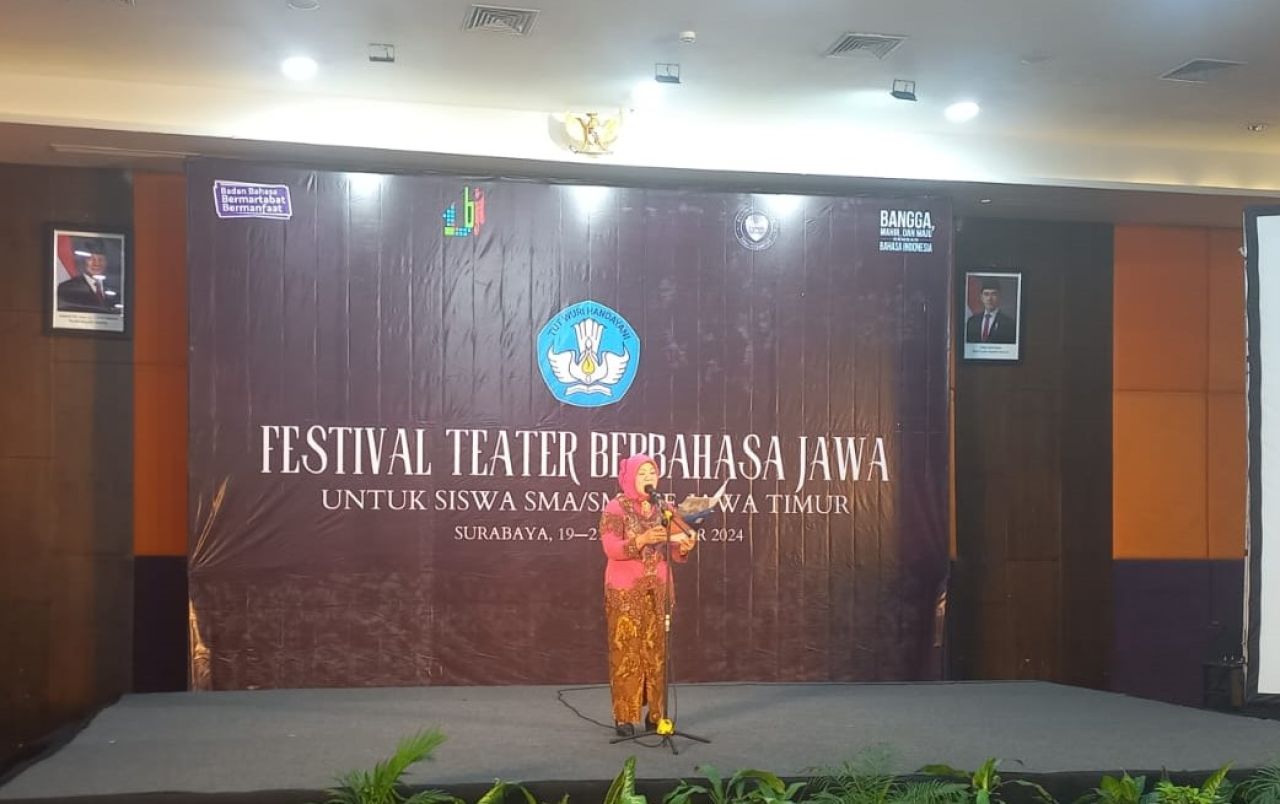 Kepala Balai Bahasa Jawa Timur Umi Kulsum