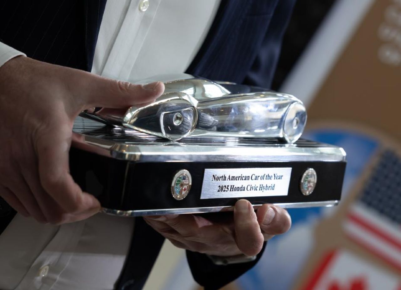 Honda Civic Hybrid Dinobatkan jadi Mobil Terbaik Amerika Utara 2025