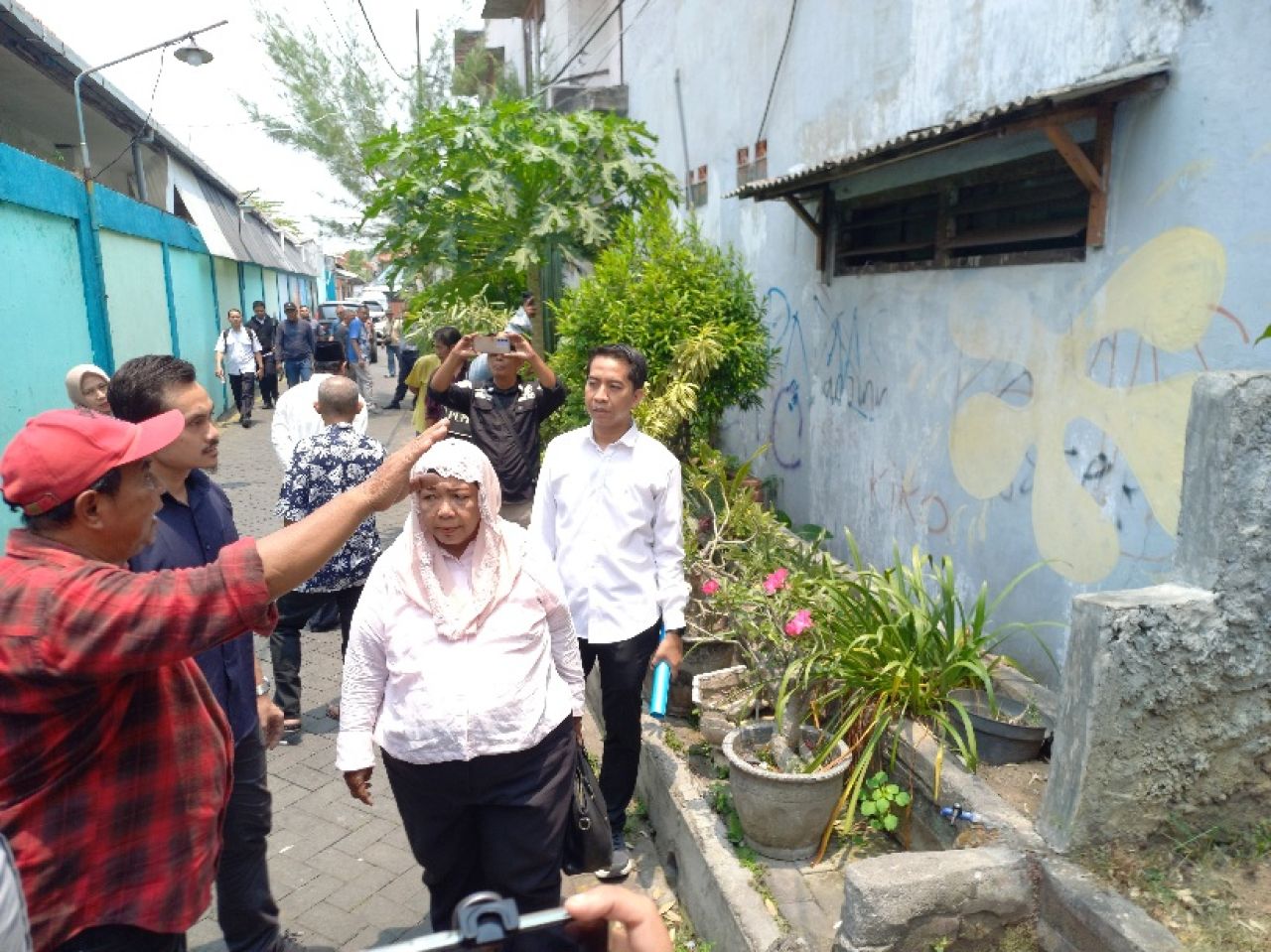 Komisi C DPRD Kota Surabaya saat melakukan sidak sengketa tanah warga dengan PT KAI, Rabu (24/9/2025)