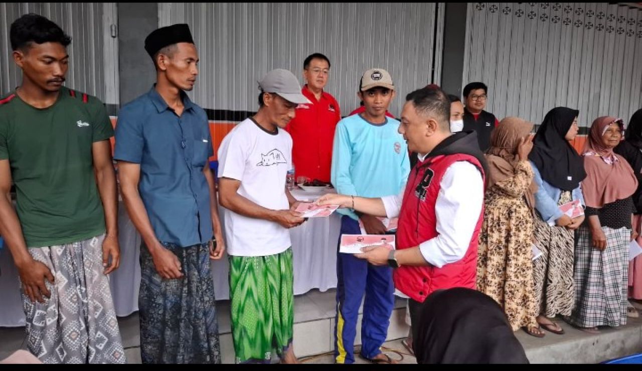 PDI Perjuangan Jatim Salurkan Bantuan untuk Korban Erupsi Semeru di Lumajang