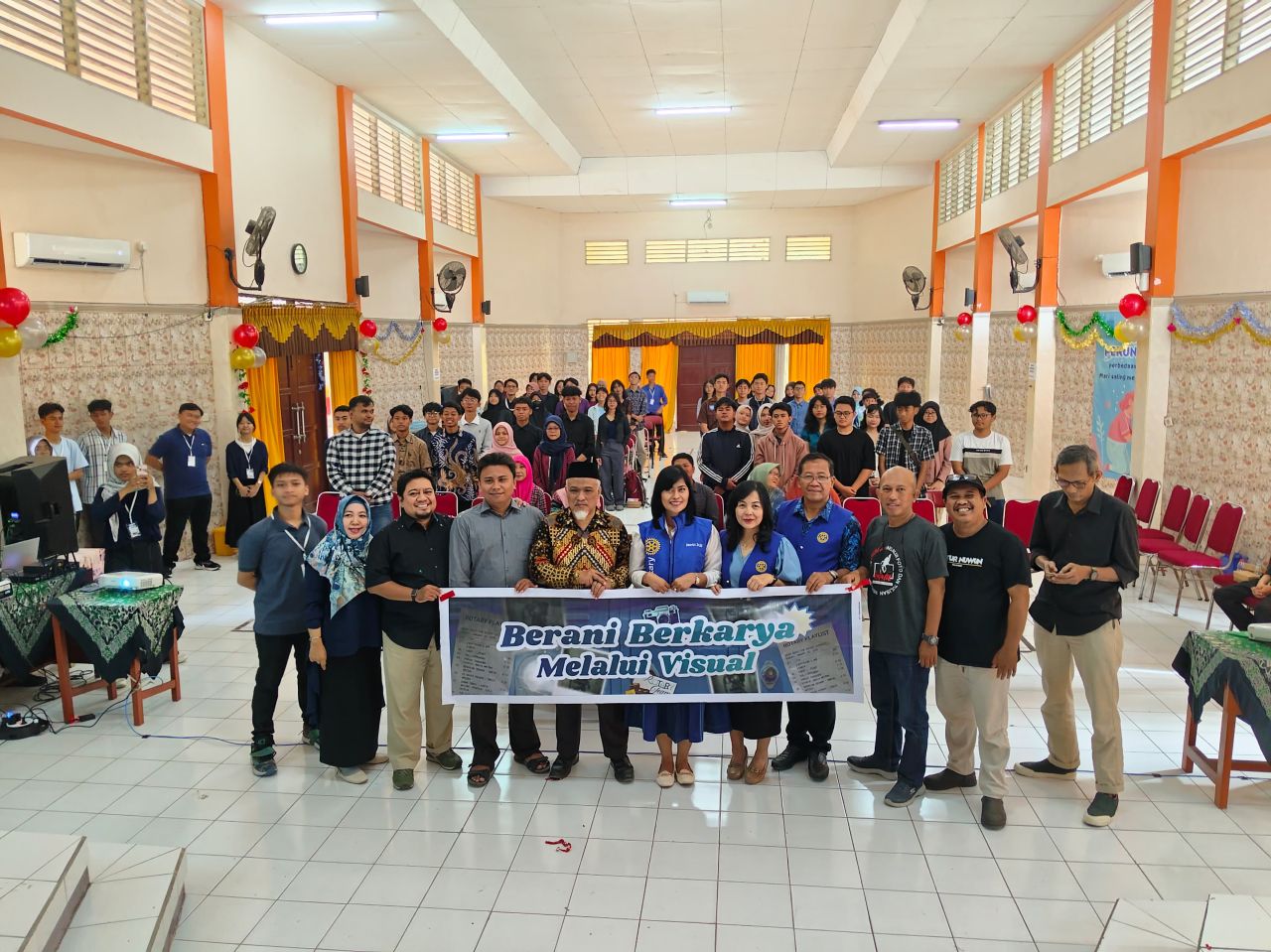 Interact Club SMAN 16 Surabaya Gelar Workshop Fotografi dan Sinematografi 2026