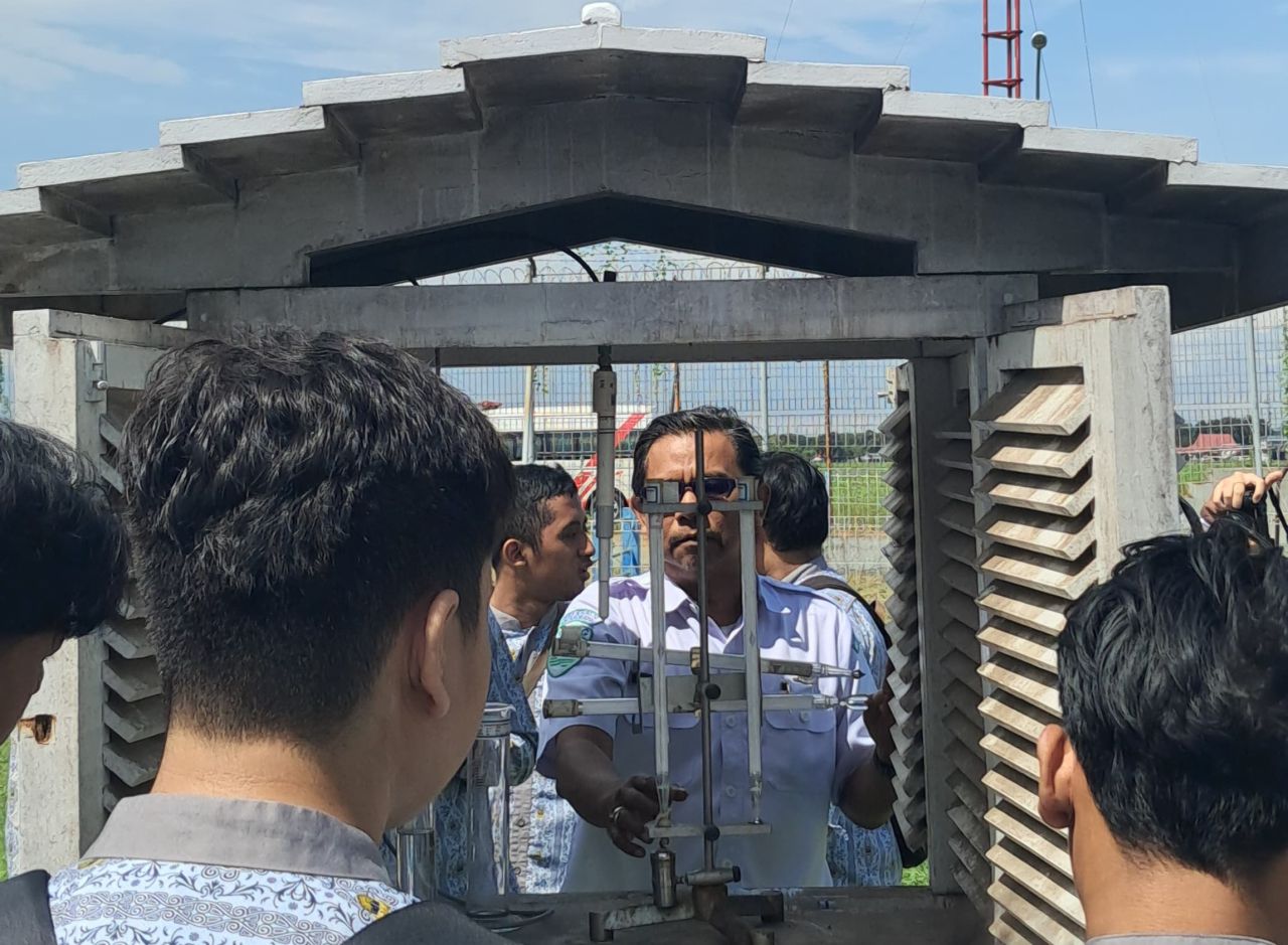 Siswa SMA Muhammadiyah 10 Surabaya Kunjungi BMKG Juanda, Dalami Perubahan Cuaca dan Iklim serta Mitigasi Bencana