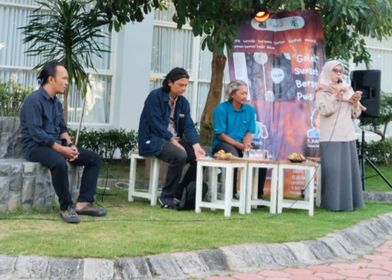 PSPB Umsida Diskusi Buku Puisi Golek Karya F. Aziz Manna