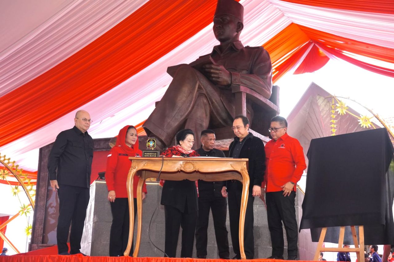 Patung Bung Karno Baca Buku Jadi Ikon Baru Istana Gebang, Ini Pesan Megawati