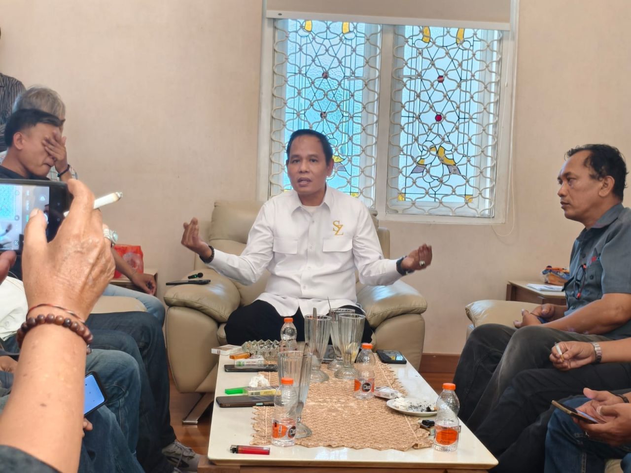 Ketua DPRD Kota Surabaya saat bersilaturahmi dengan jurnalis dewan surabaya