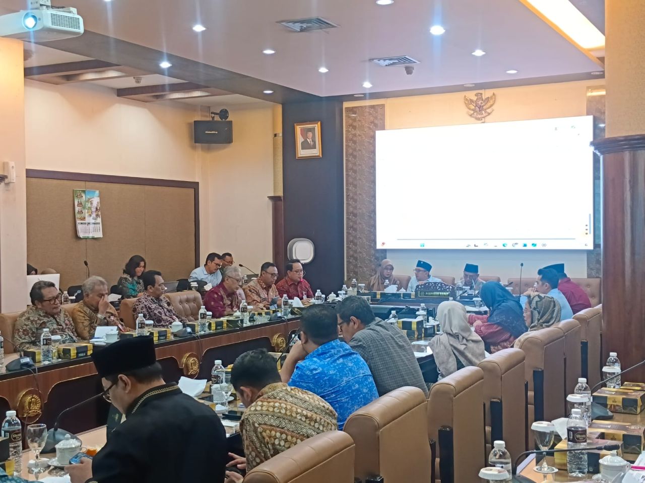 Rapat Badan Anggaran (Banggar) DPRD Jawa Timur bersama Tim Anggaran Pemerintah Daerah (TAPD). (Foto: Yoyo)