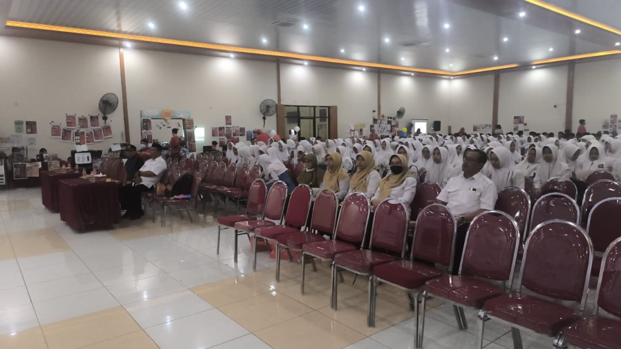 Suasana talkshow dan pameran hasil pemberdayaan