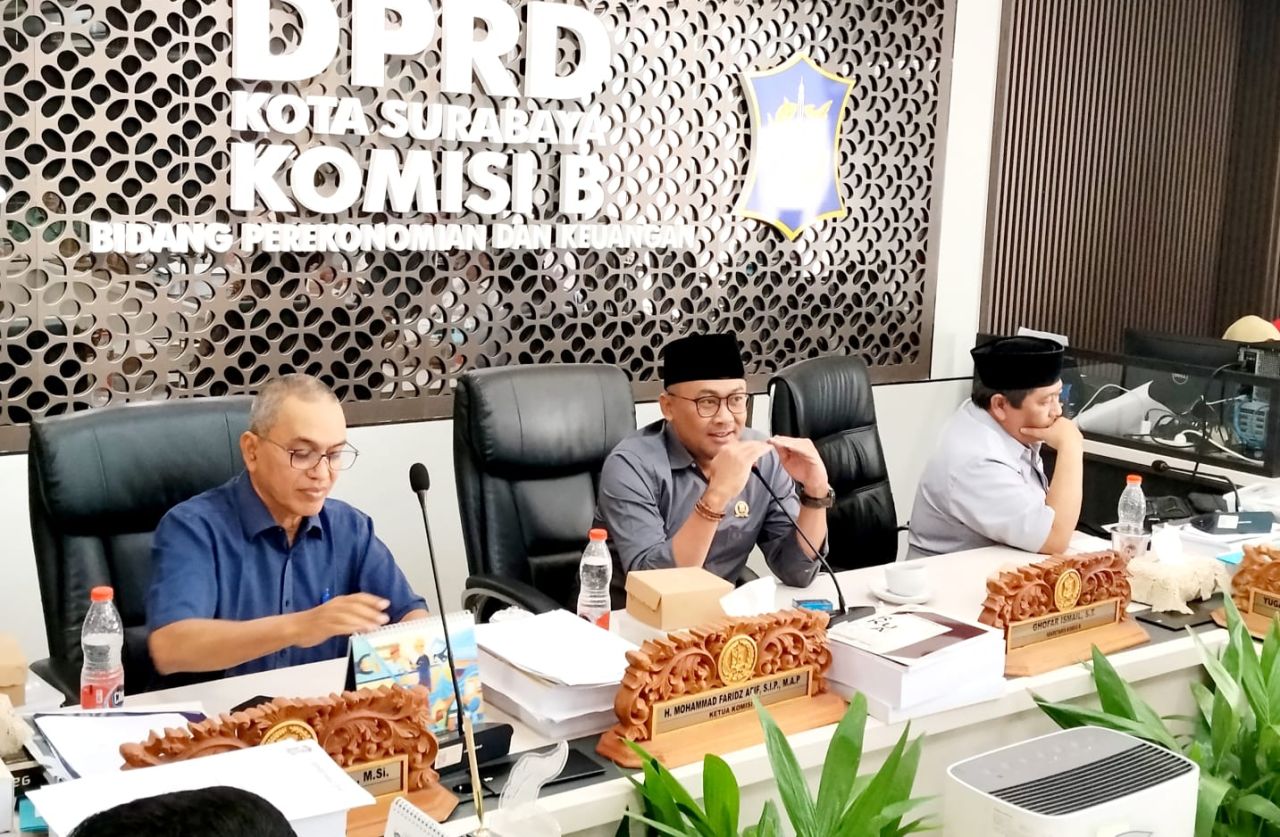 Ketua Komisi B DPRD Kota Surabaya Muhammad Faridz Afif (tengah) saat audiensi bersama Perumda Surya Sembada