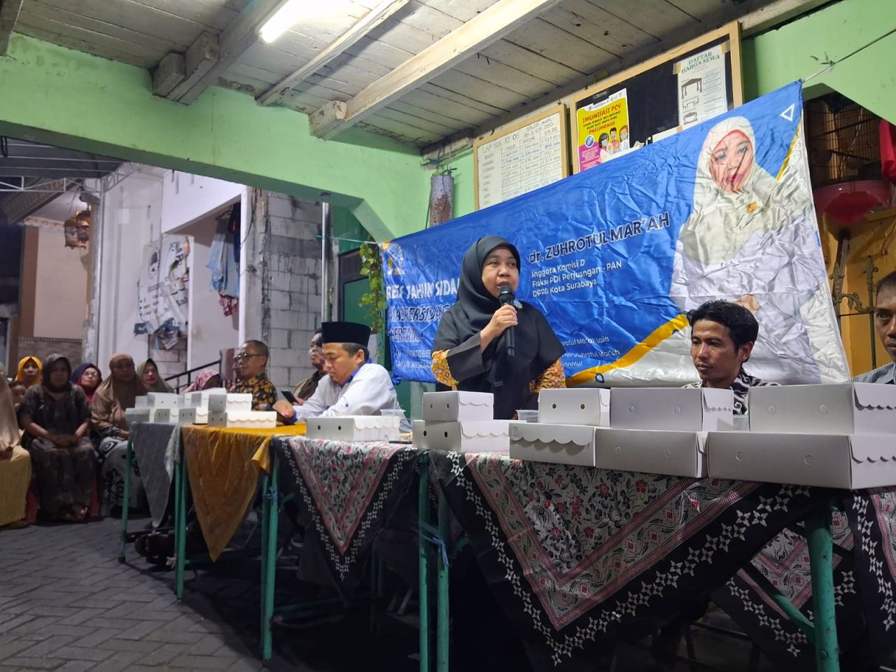 Anggota Komisi D DPRD Surabaya Zuhrotul Mar'ah saat melakukan reses di RT 06 RW 9, Kelurahan Morokrembangan, Kecamatan Krembangan, Surabaya, Jumat (2/10/2026) malam