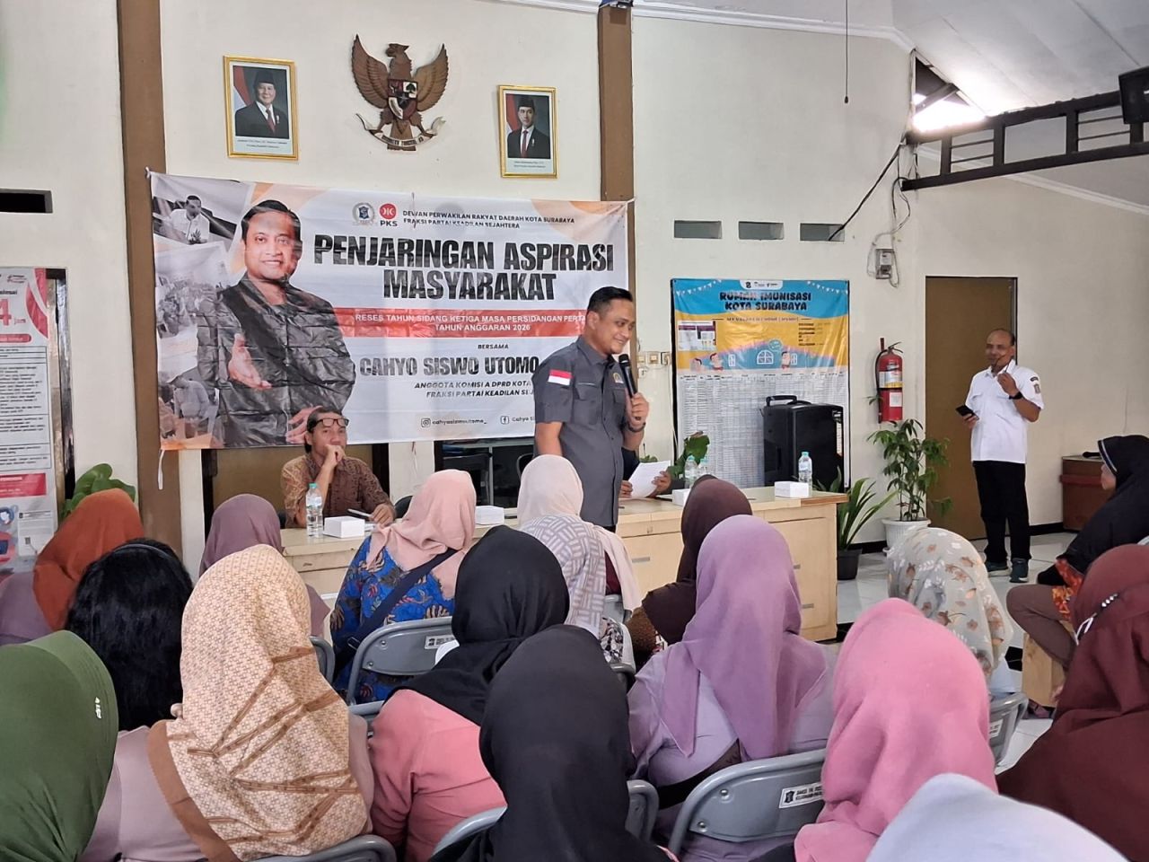 Anggota Komisi A DPRD Kota Surabaya Cahyo Siswo Utomo saat melakukan reses di Balai RW 9 Pakis Kecamatan Sawahan, Senin (5/10/2026)