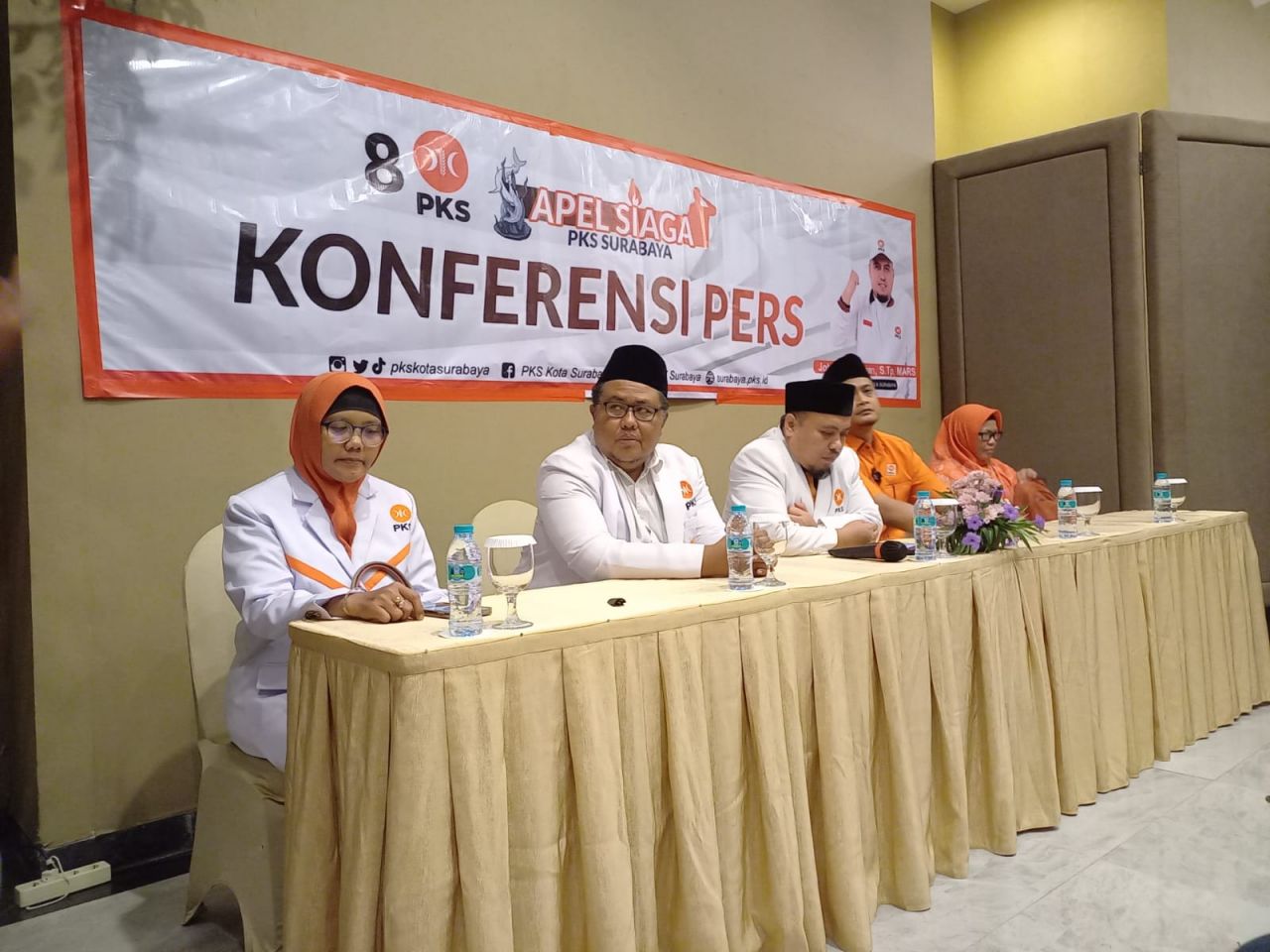 Jajaran pengurus PKS Surabaya saat menggelar konferensi pers peluncuran lumbung pangan.
